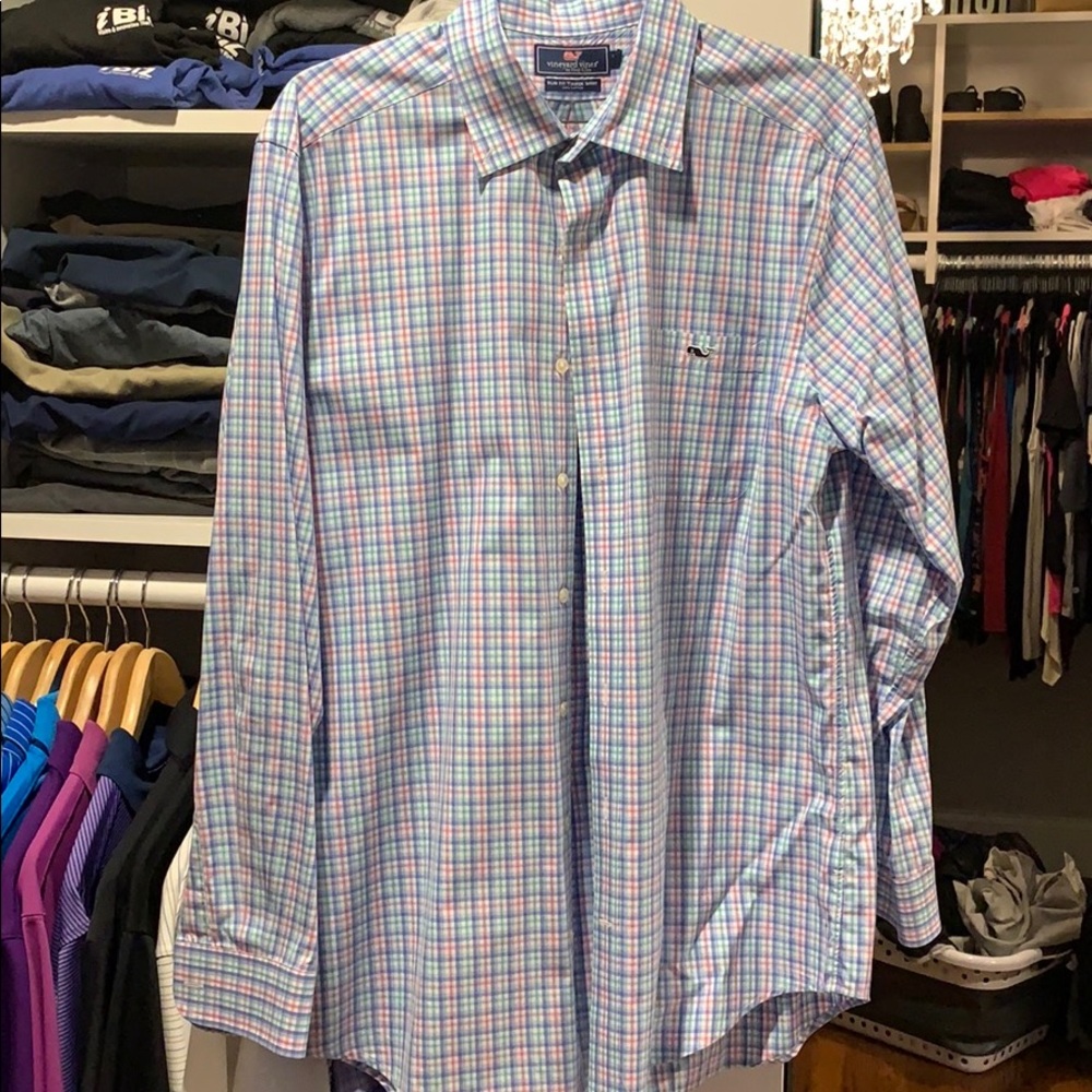 Vineyard vines button up shirt. Slim fit